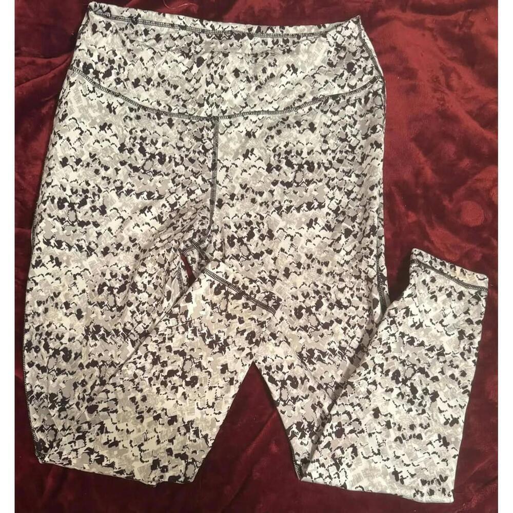 XL Black & White Leggings - Picture 2 of 2
